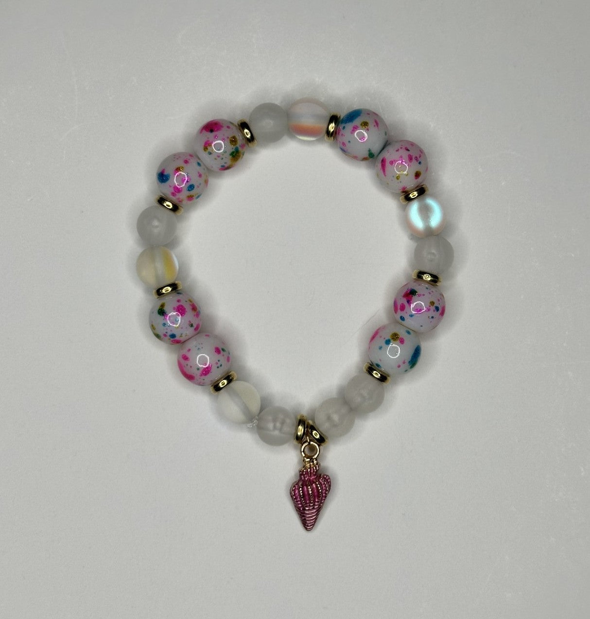 Paint Splatter & Pink Seashell Glass Beaded Bracelet 🩷🌊🐚
